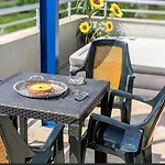 Sunny Retreat For Two Апартаменты