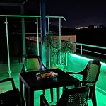 Sunny Retreat For Two Солнечный берег