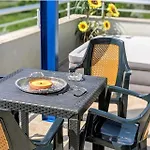 Апартаменты Sunny Retreat For Two *