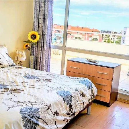 Sunny Retreat For Two 阳光海滩